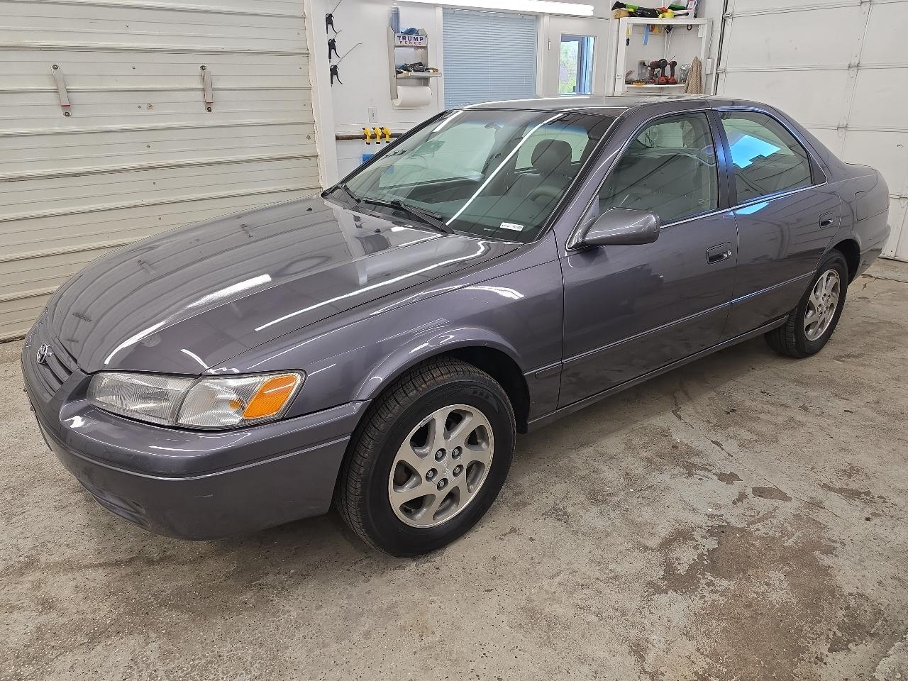 Toyota Camry LE V6 1999