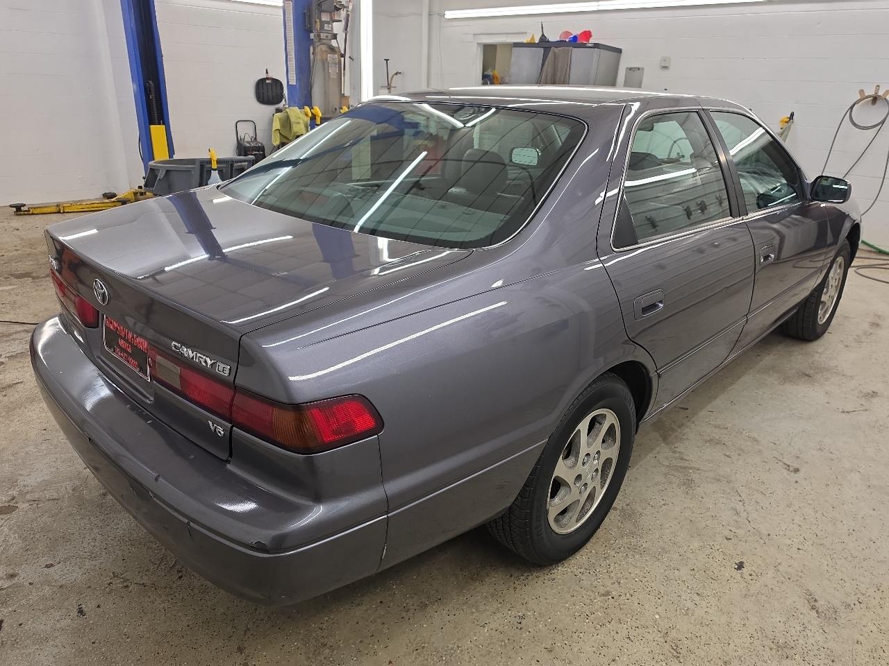 Toyota Camry LE V6 1999