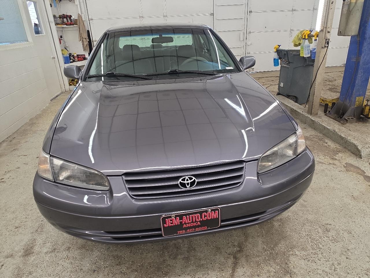 Toyota Camry LE V6 1999