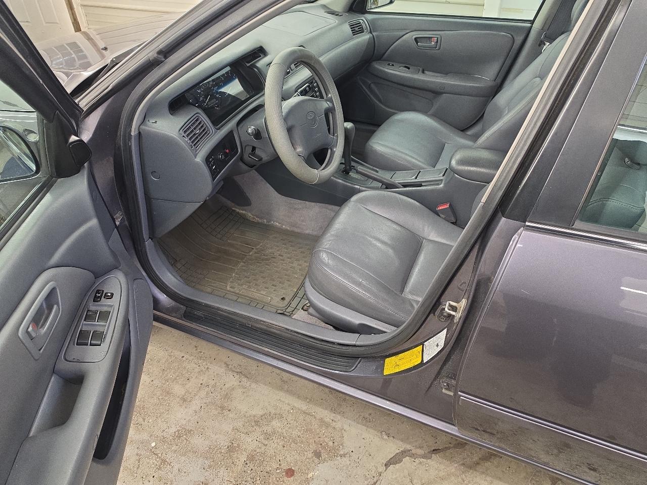 Toyota Camry LE V6 1999