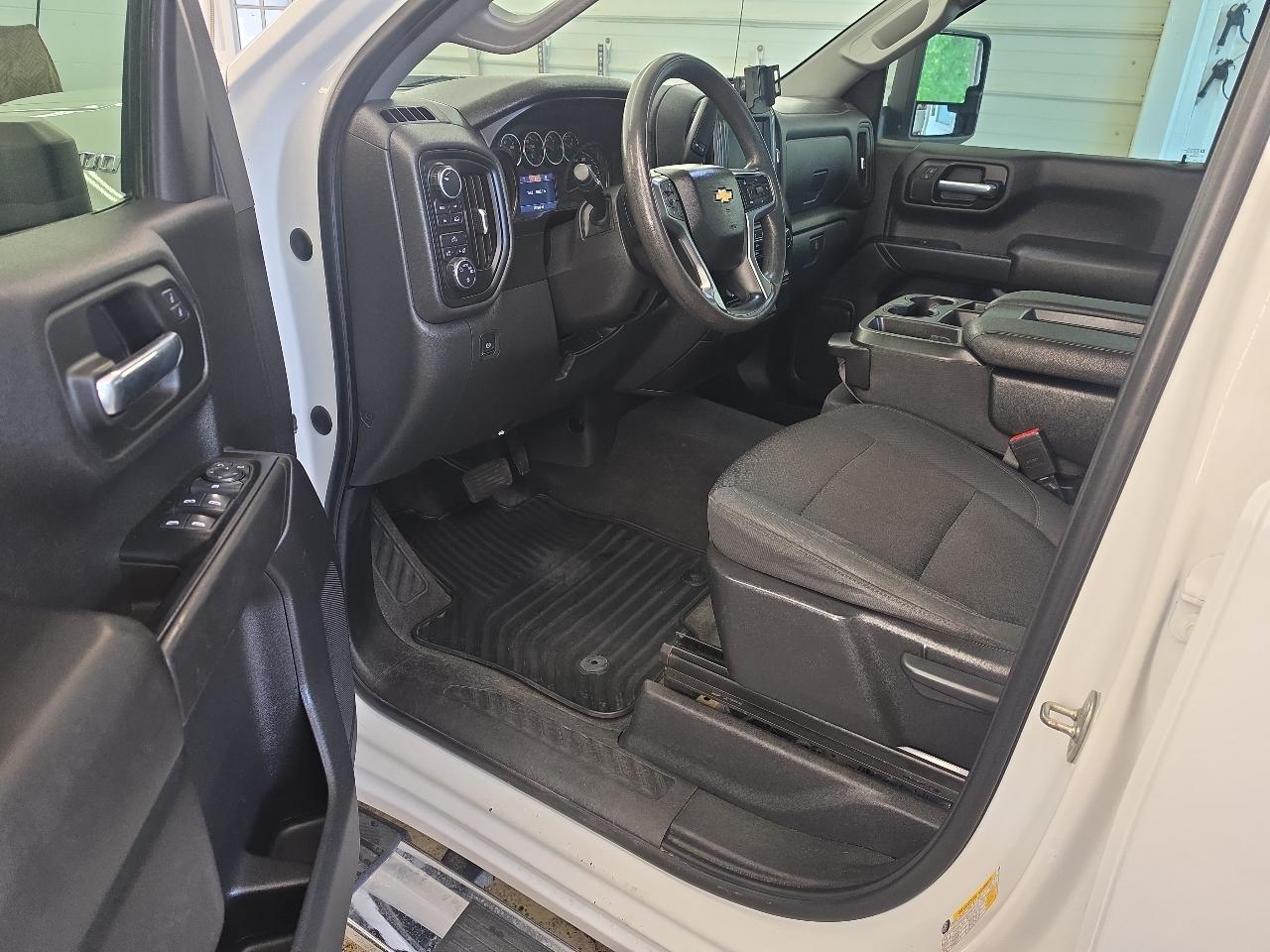 Chevrolet Silverado 1500 Custom Crew Cab Short Box 4WD 2021