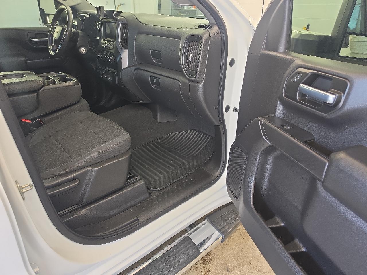Chevrolet Silverado 1500 Custom Crew Cab Short Box 4WD 2021
