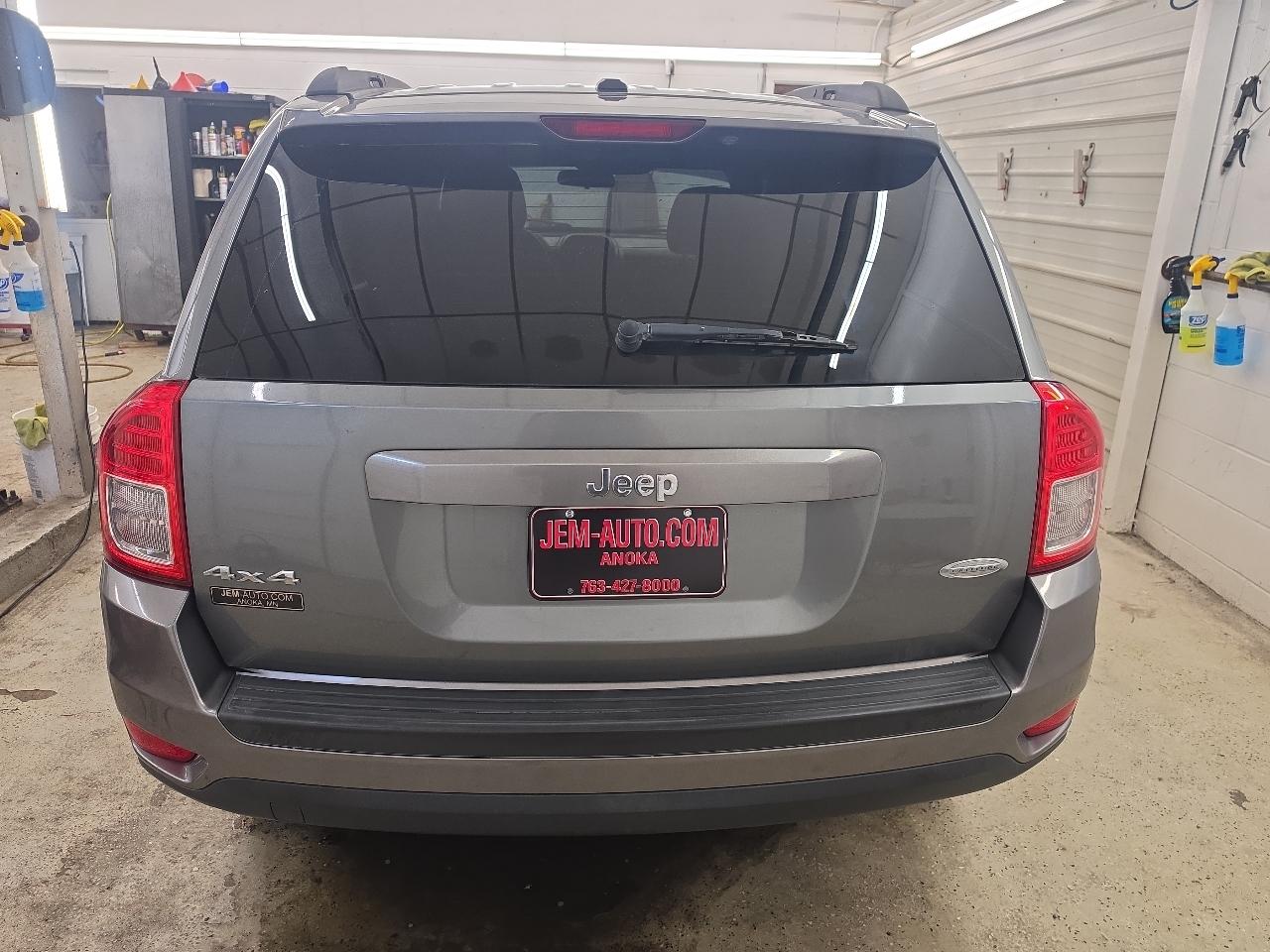 Jeep Compass Sport 4D SUV 4WD 2011