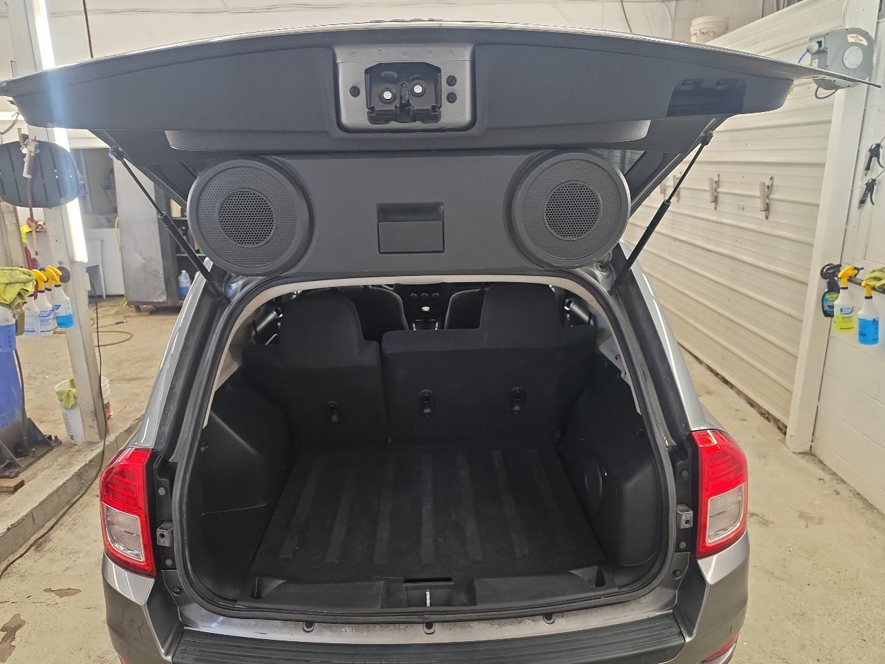 Jeep Compass Sport 4D SUV 4WD 2011