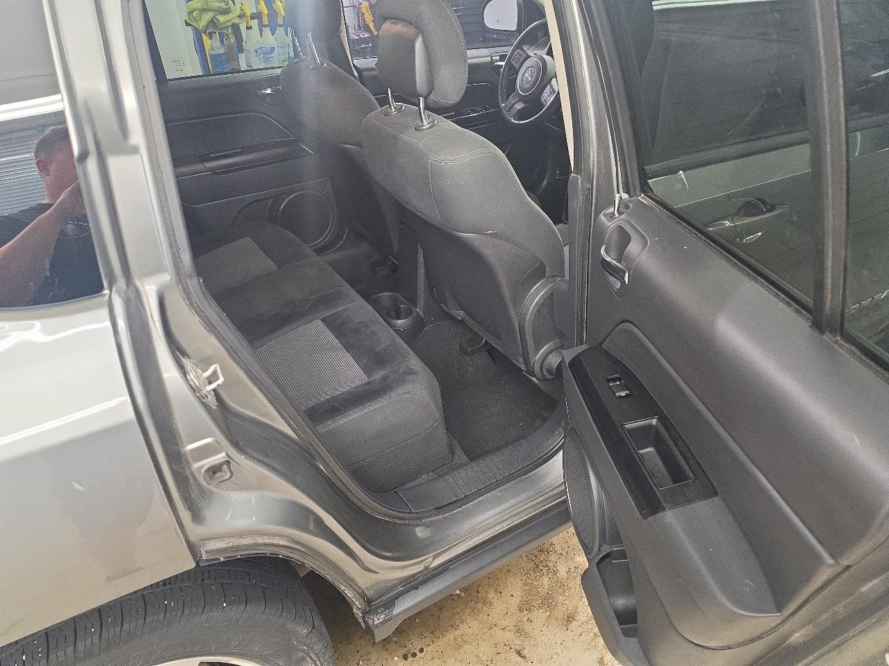 Jeep Compass Sport 4D SUV 4WD 2011