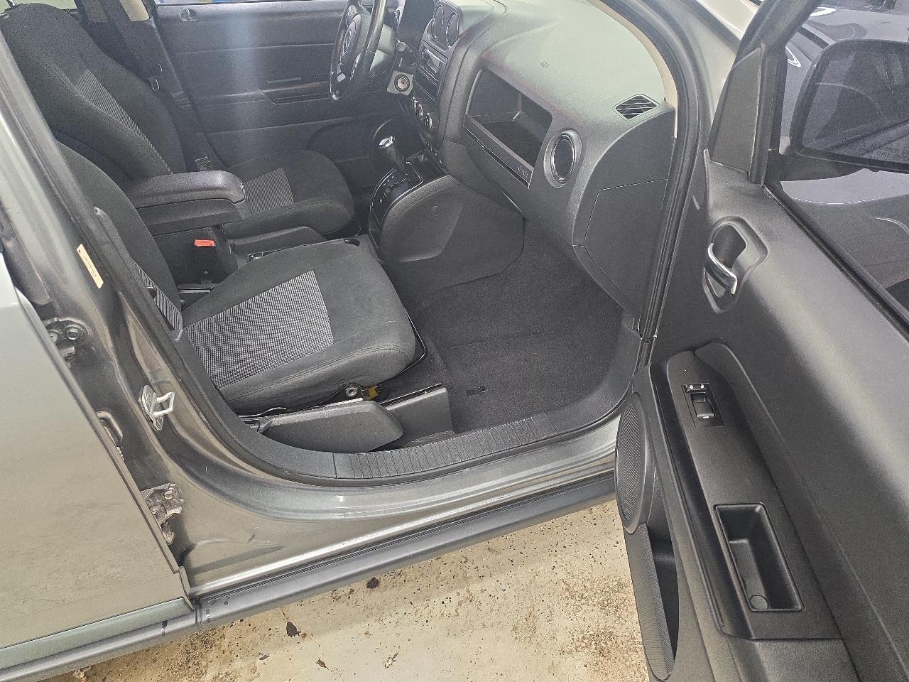 Jeep Compass Sport 4D SUV 4WD 2011