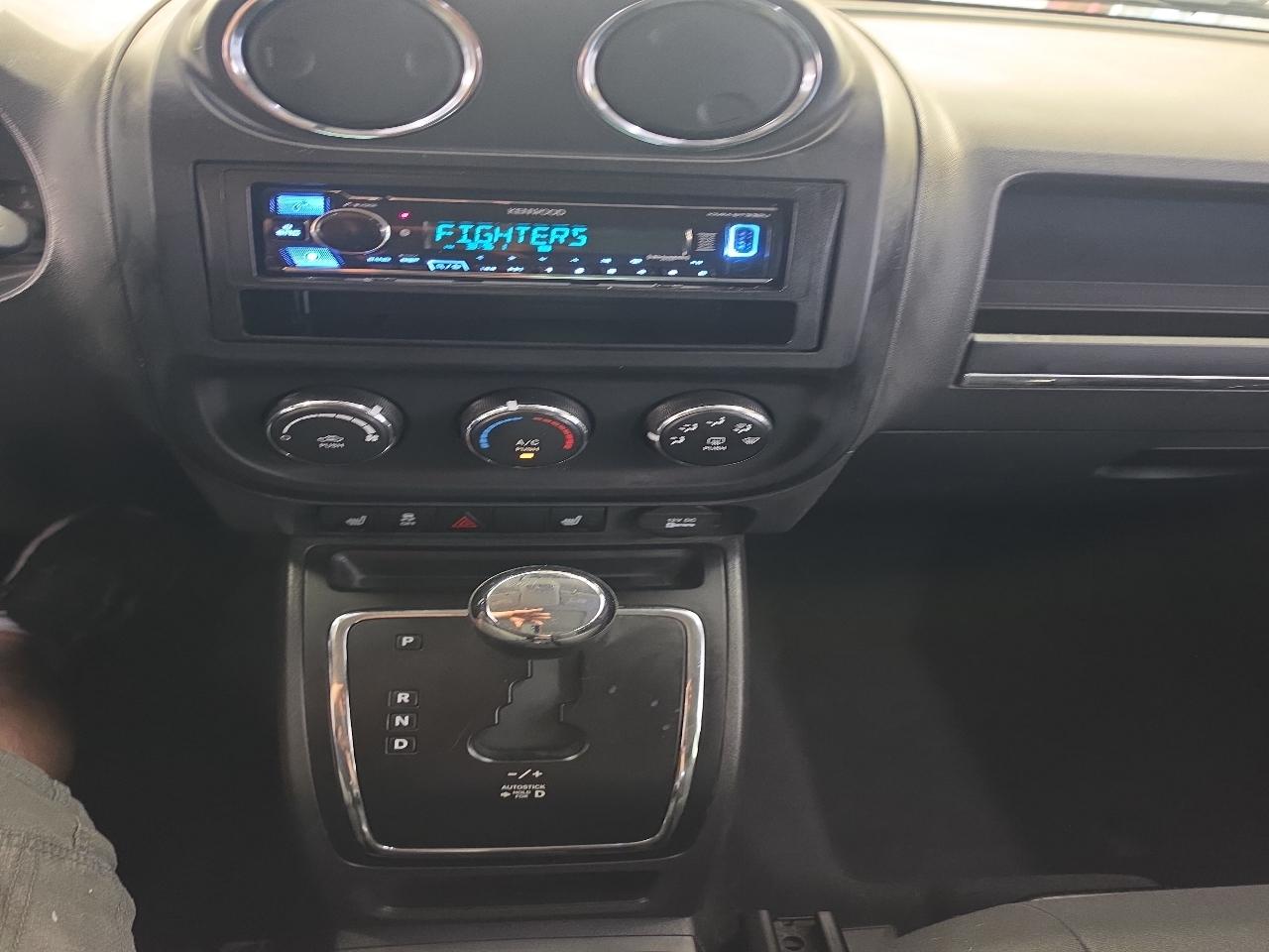 Jeep Compass Sport 4D SUV 4WD 2011
