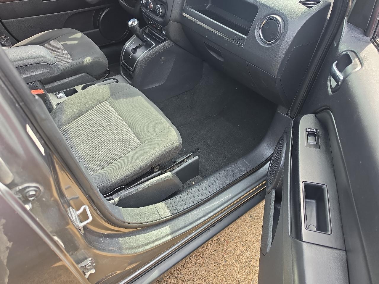Jeep Compass Sport 4D SUV 4WD 2011
