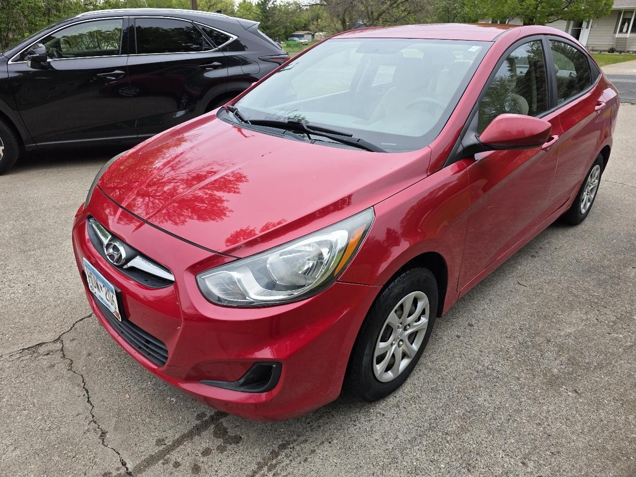 Hyundai Accent GLS 4-Door 2013
