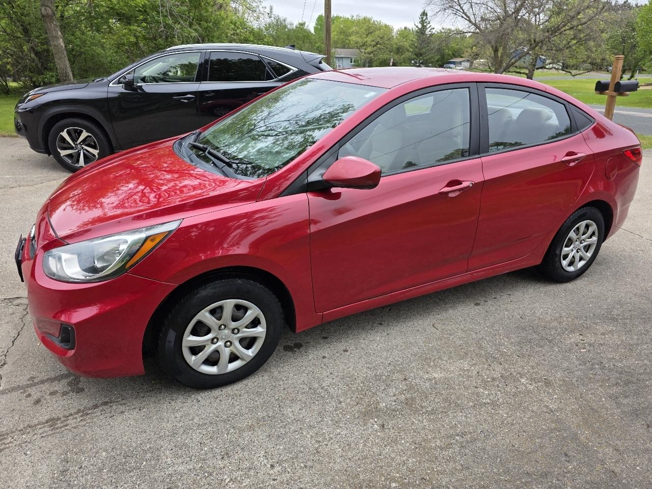 Hyundai Accent GLS 4-Door 2013