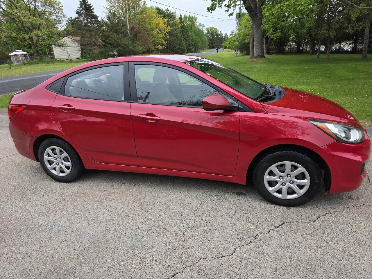 Hyundai Accent GLS 4-Door 2013