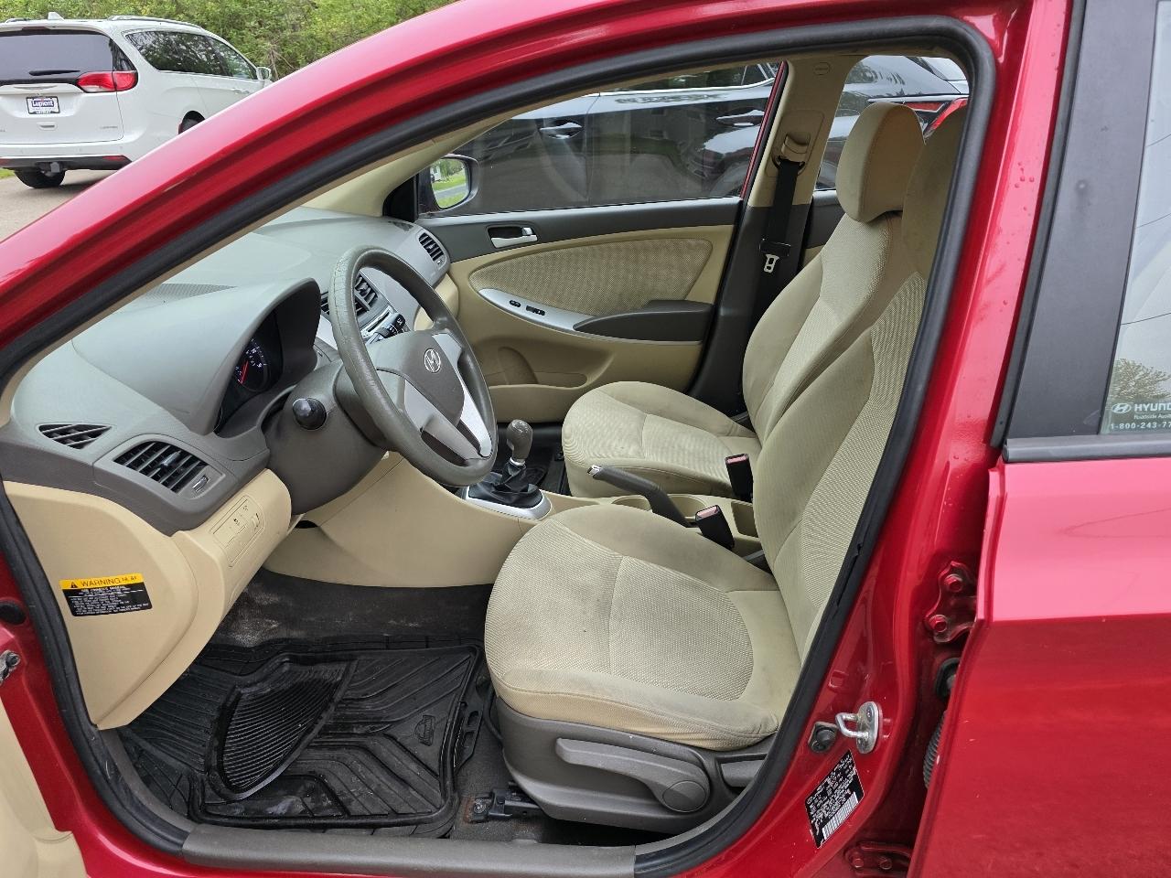 Hyundai Accent GLS 4-Door 2013
