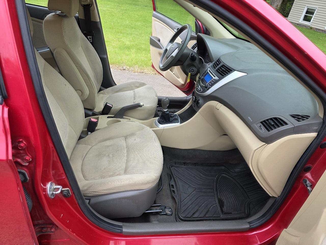 Hyundai Accent GLS 4-Door 2013