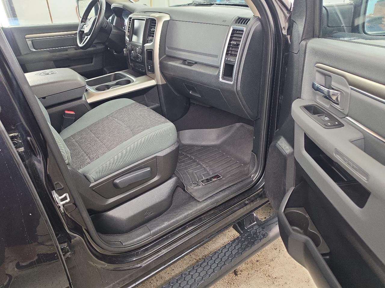 RAM 1500 SLT 2015