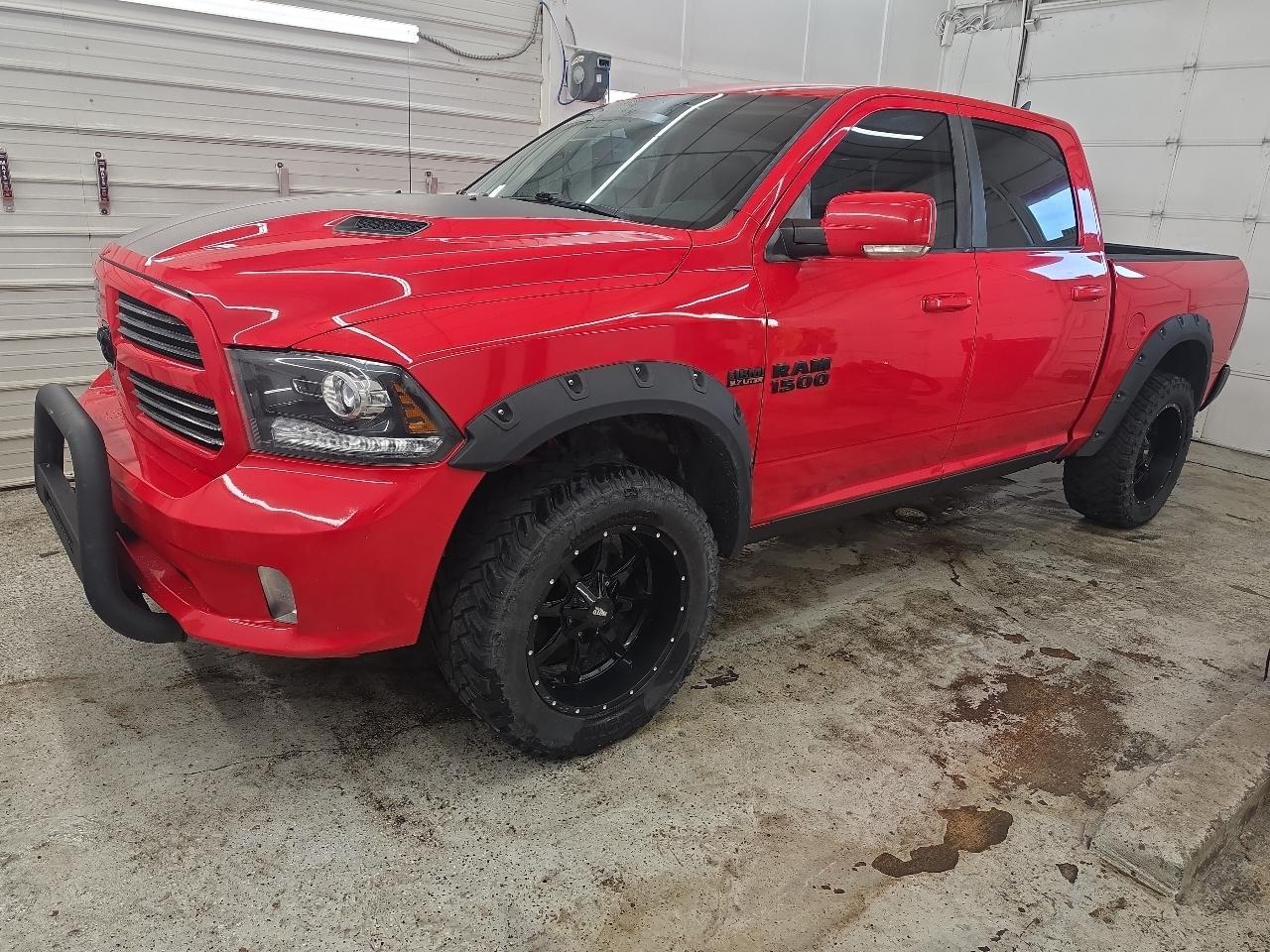 RAM 1500 4WD Crew Cab 140.5" Sport 2016