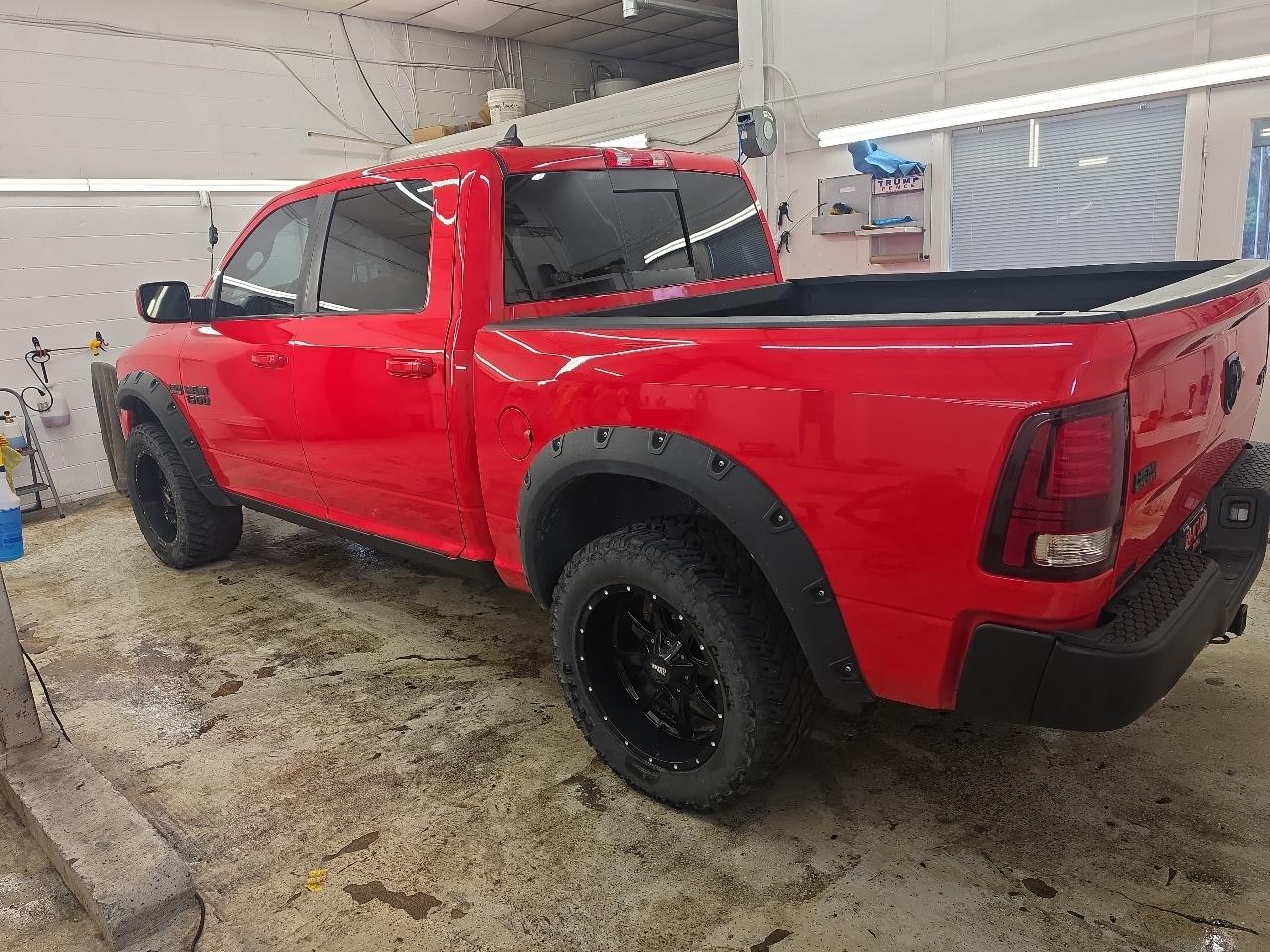 RAM 1500 4WD Crew Cab 140.5" Sport 2016