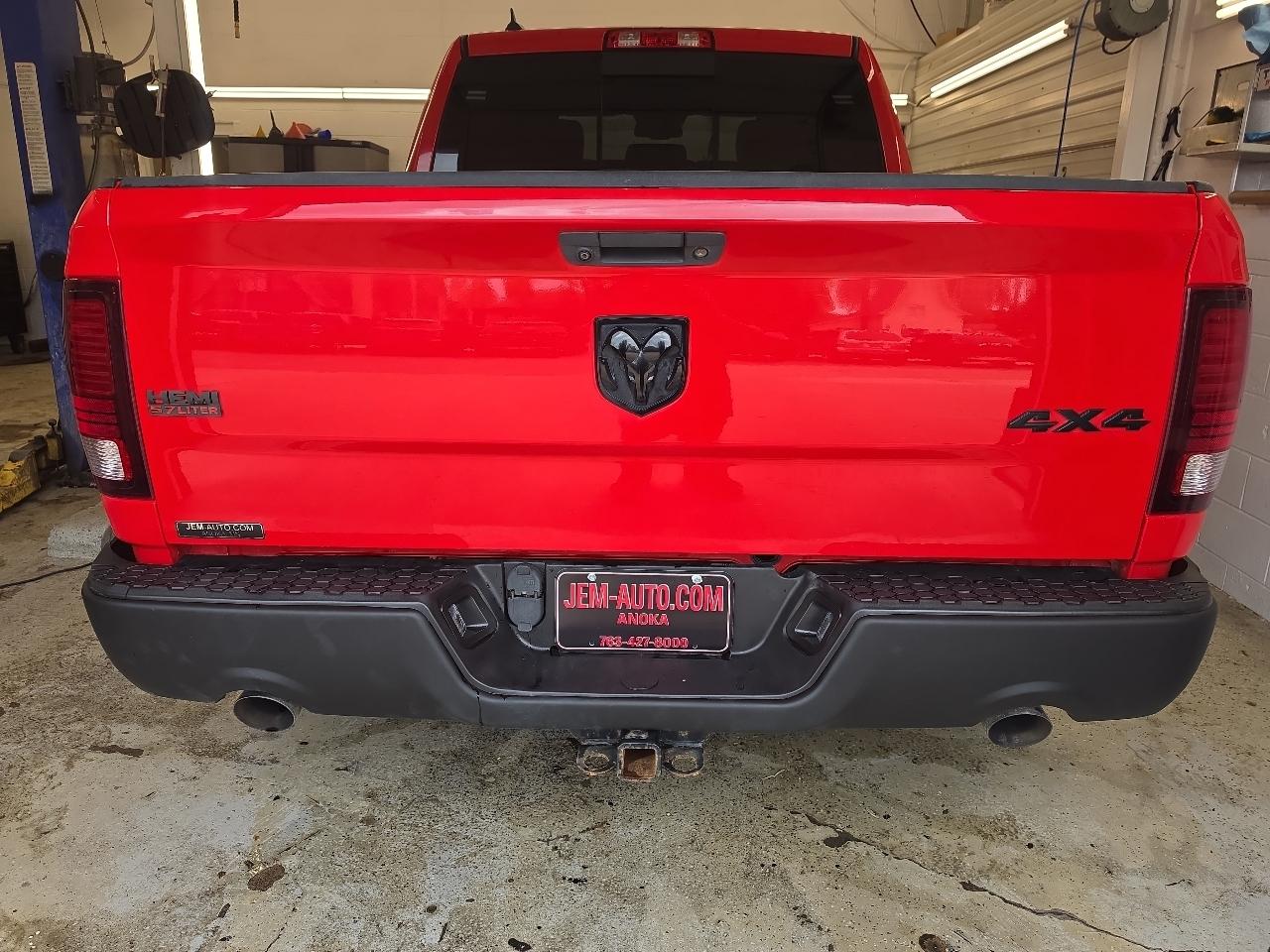 RAM 1500 4WD Crew Cab 140.5" Sport 2016