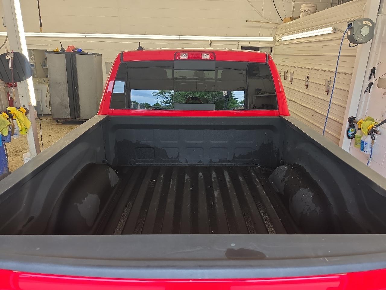 RAM 1500 4WD Crew Cab 140.5" Sport 2016