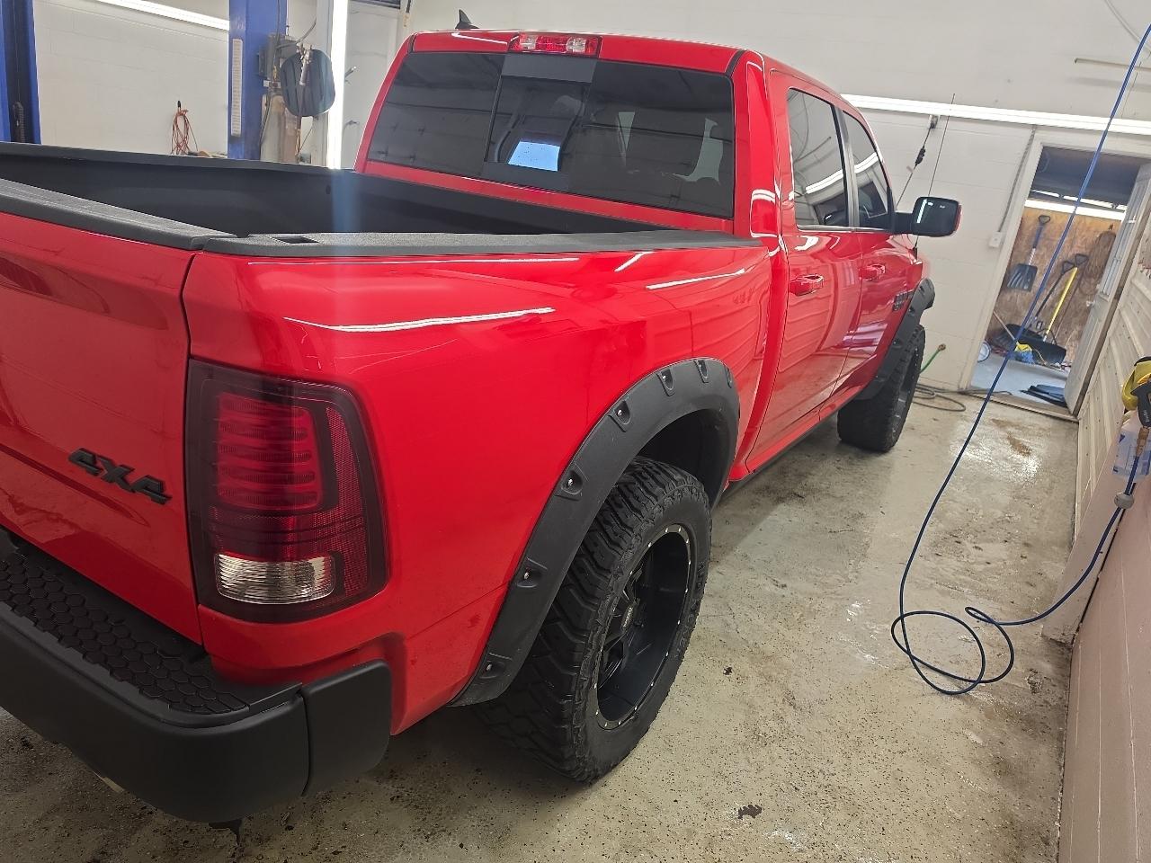 RAM 1500 4WD Crew Cab 140.5" Sport 2016