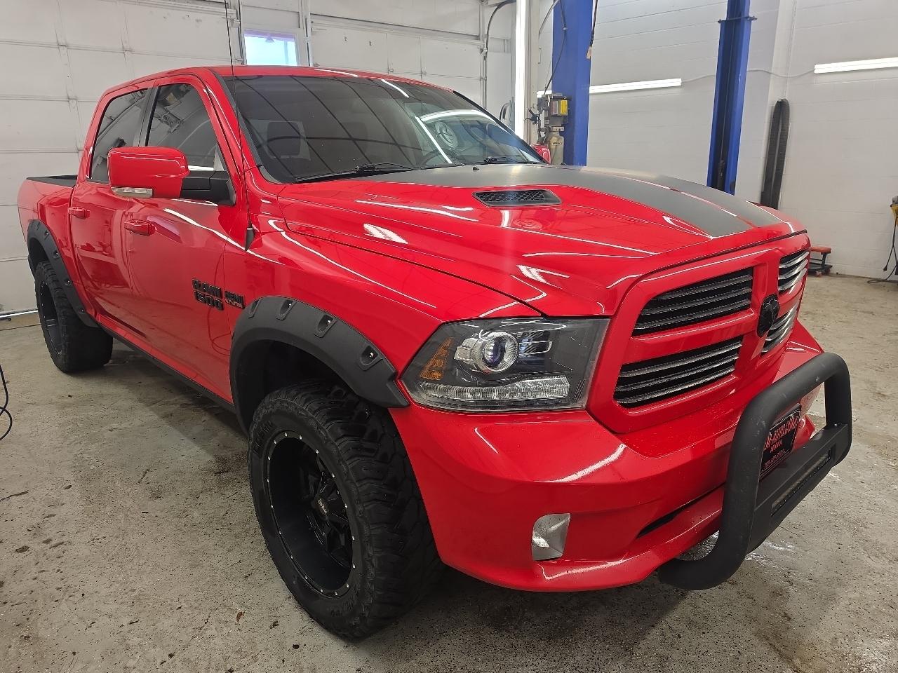 RAM 1500 4WD Crew Cab 140.5" Sport 2016