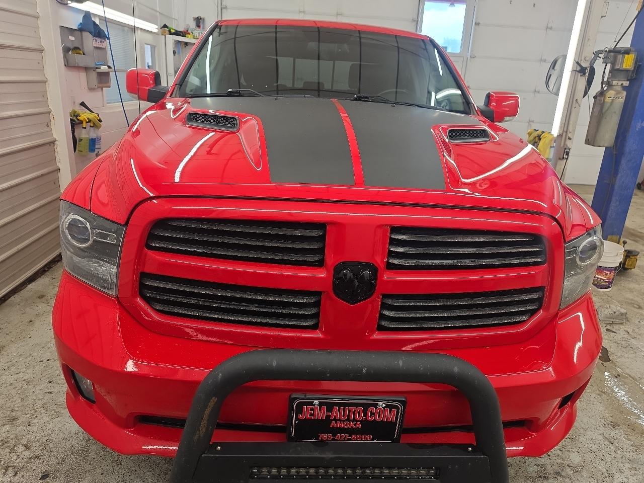 RAM 1500 4WD Crew Cab 140.5" Sport 2016