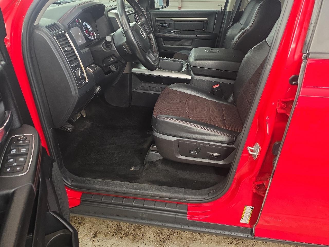 RAM 1500 4WD Crew Cab 140.5" Sport 2016
