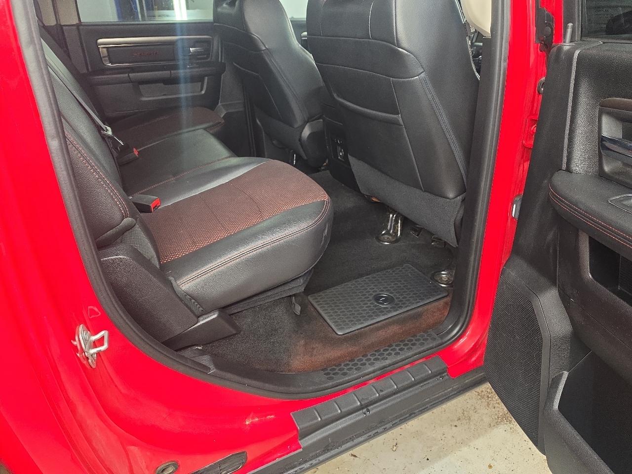 RAM 1500 4WD Crew Cab 140.5" Sport 2016