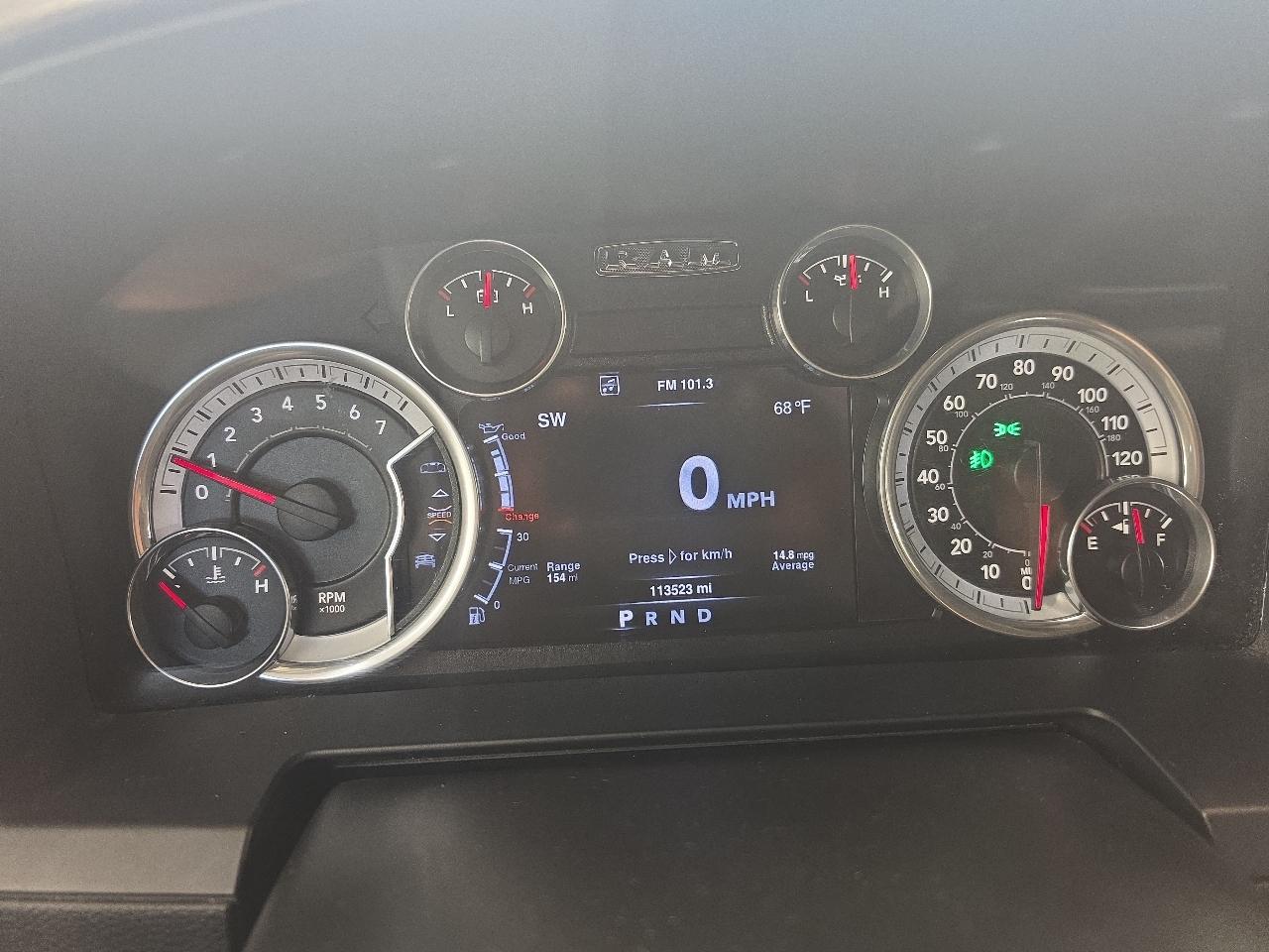 RAM 1500 4WD Crew Cab 140.5" Sport 2016