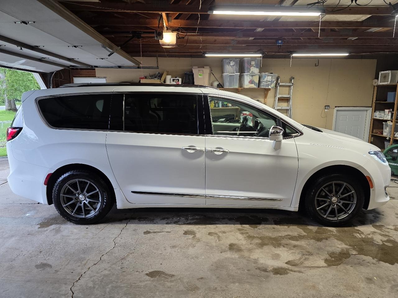 Chrysler Pacifica Limited 2018