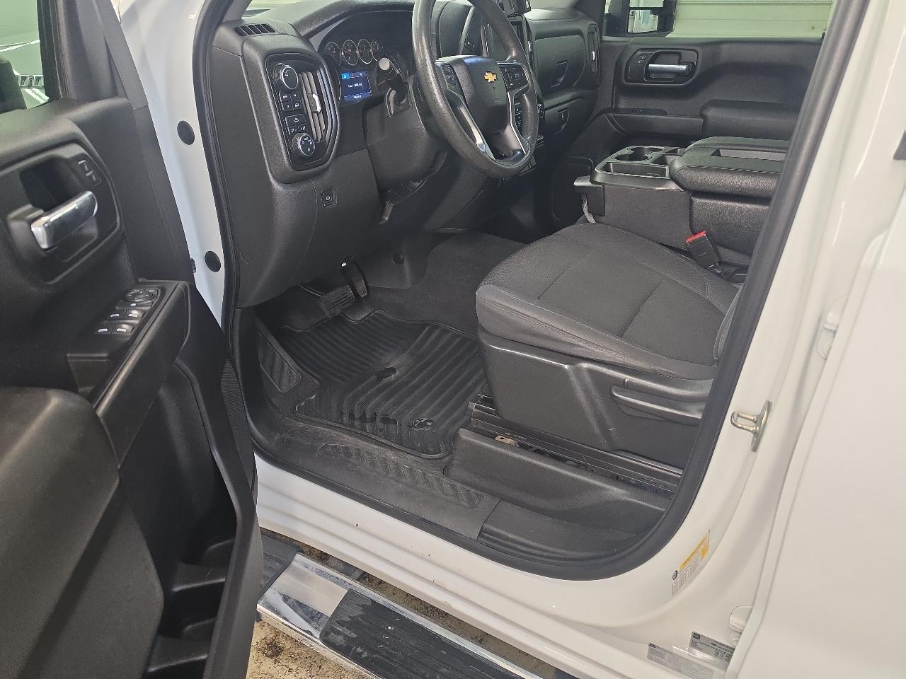 Chevrolet Silverado 1500 4WD Crew Cab 143.5" Custom 2021