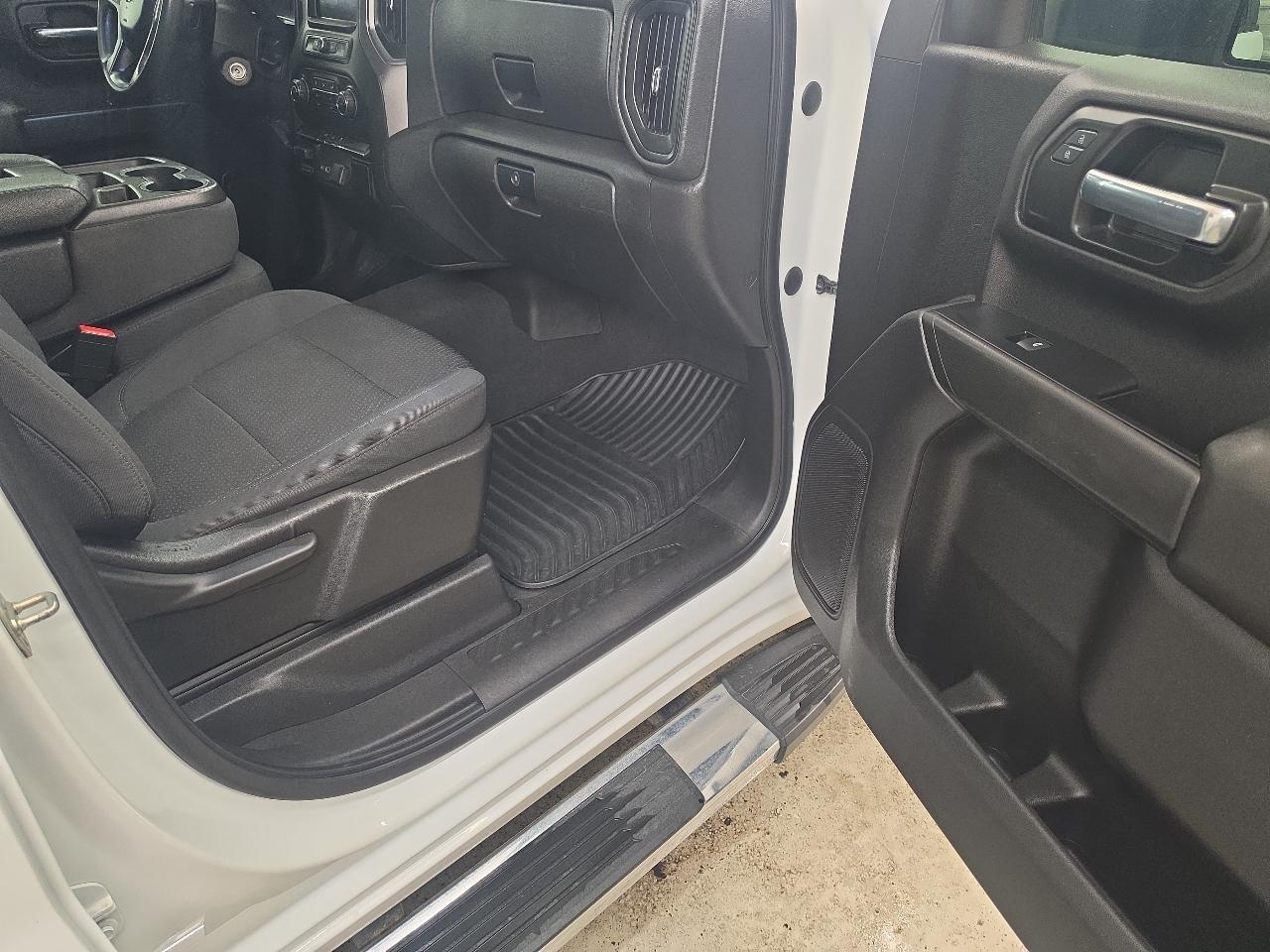 Chevrolet Silverado 1500 4WD Crew Cab 143.5" Custom 2021