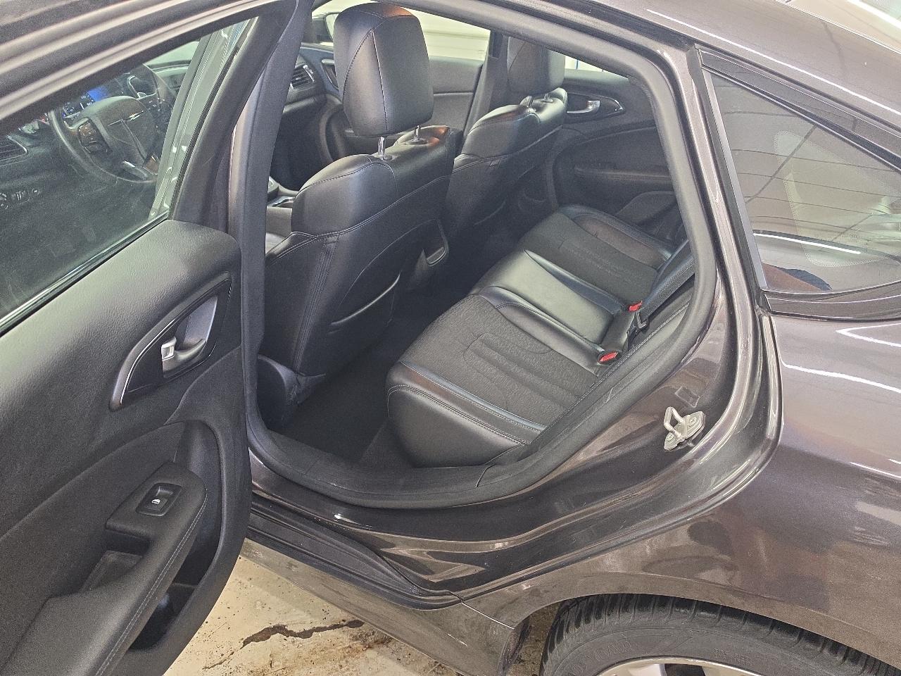 Chrysler 200 S AWD 2015