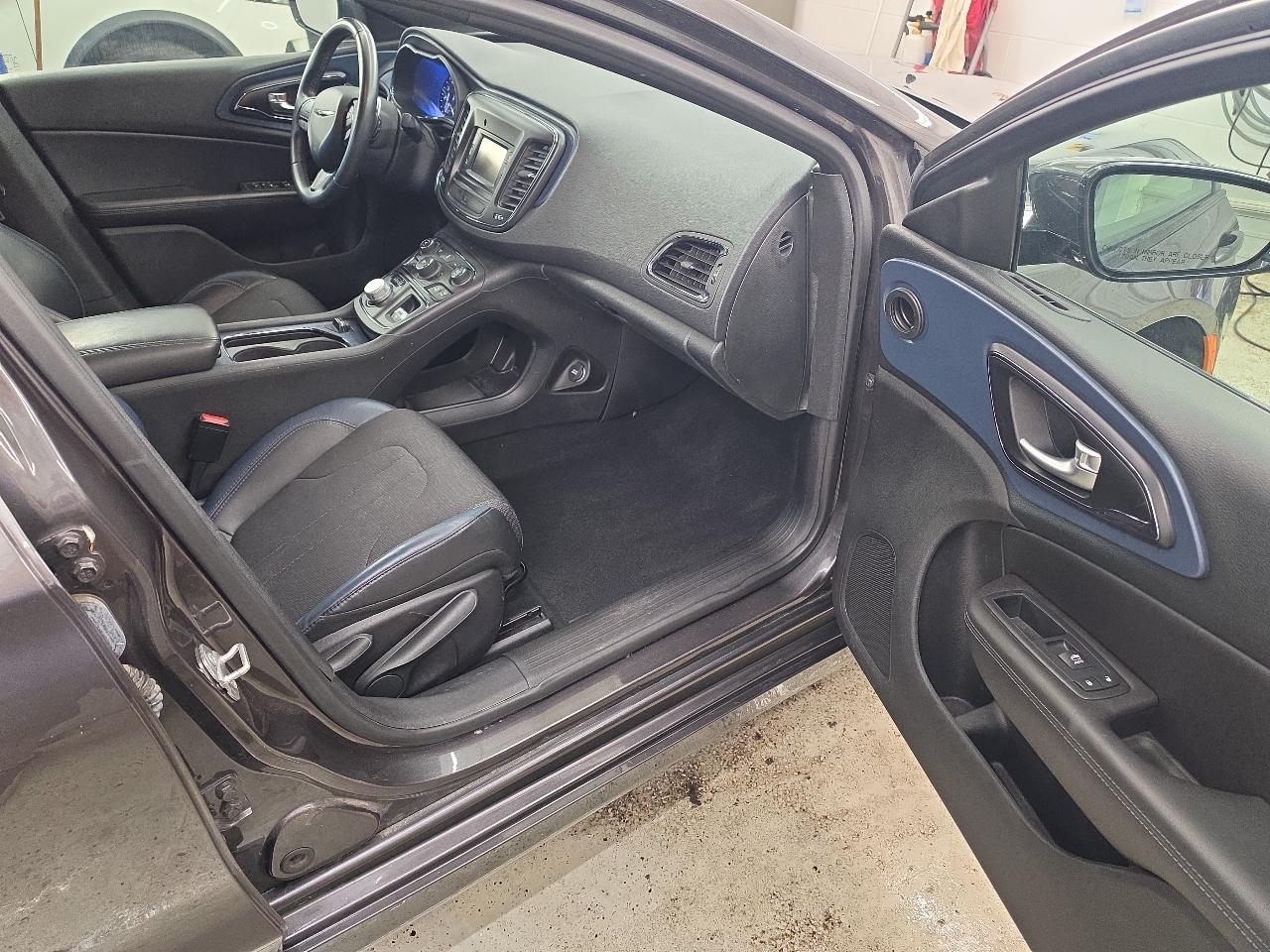 Chrysler 200 S AWD 2015