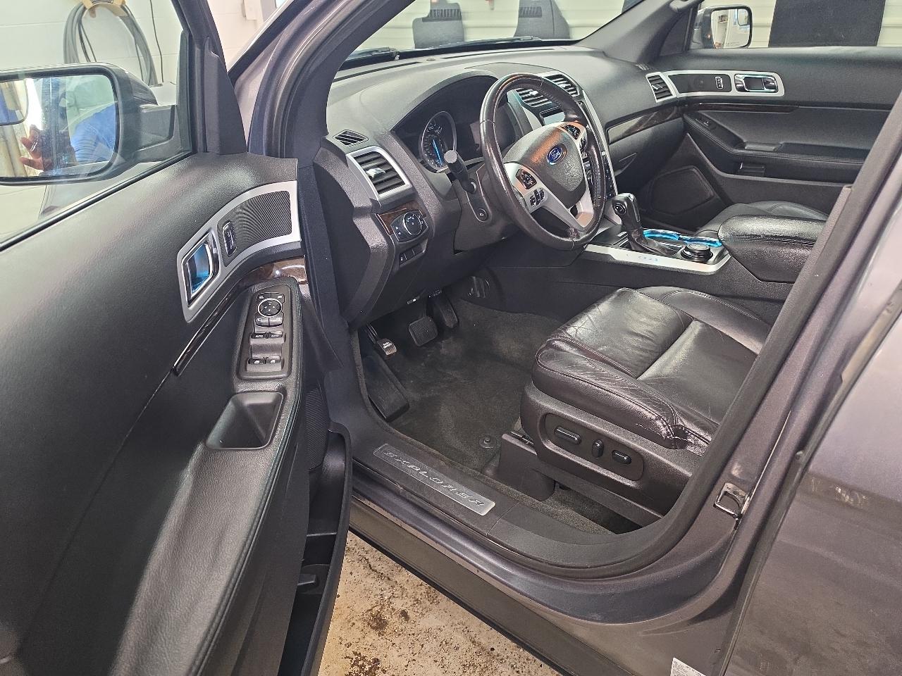Ford Explorer Limited 4D SUV AWD 2014