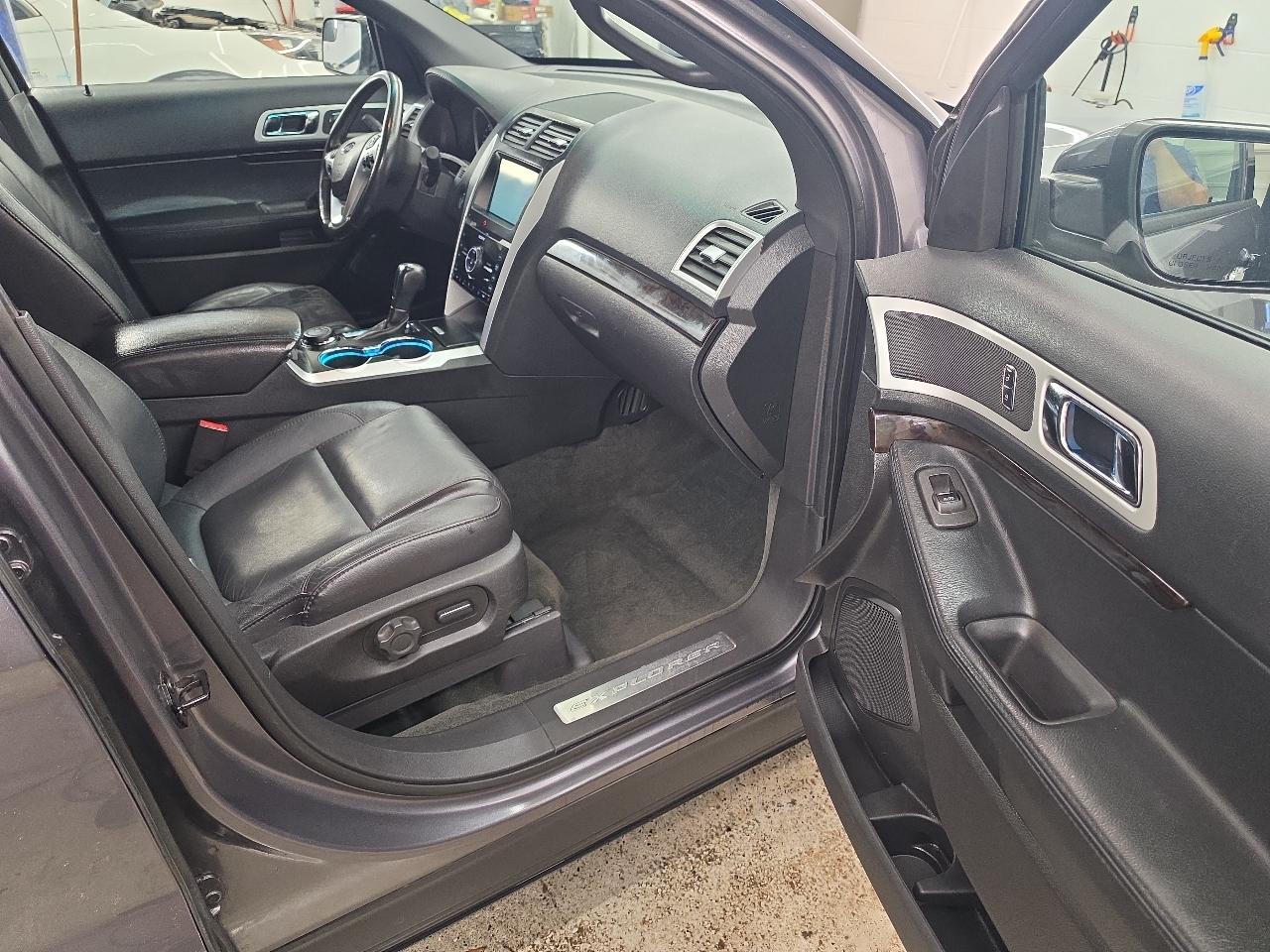 Ford Explorer Limited 4D SUV AWD 2014