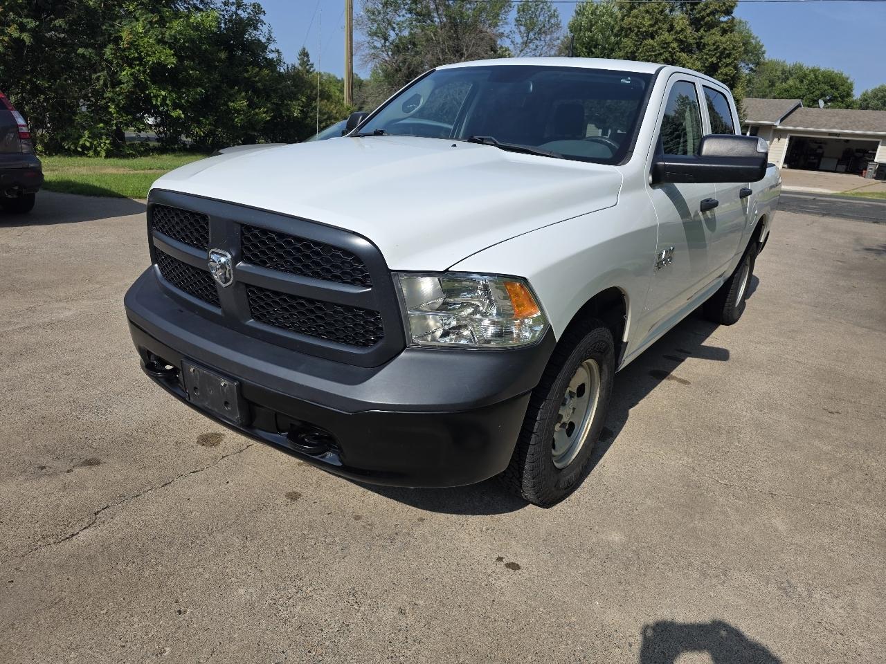 RAM 1500 4WD Crew Cab 140.5" Tradesman 2016