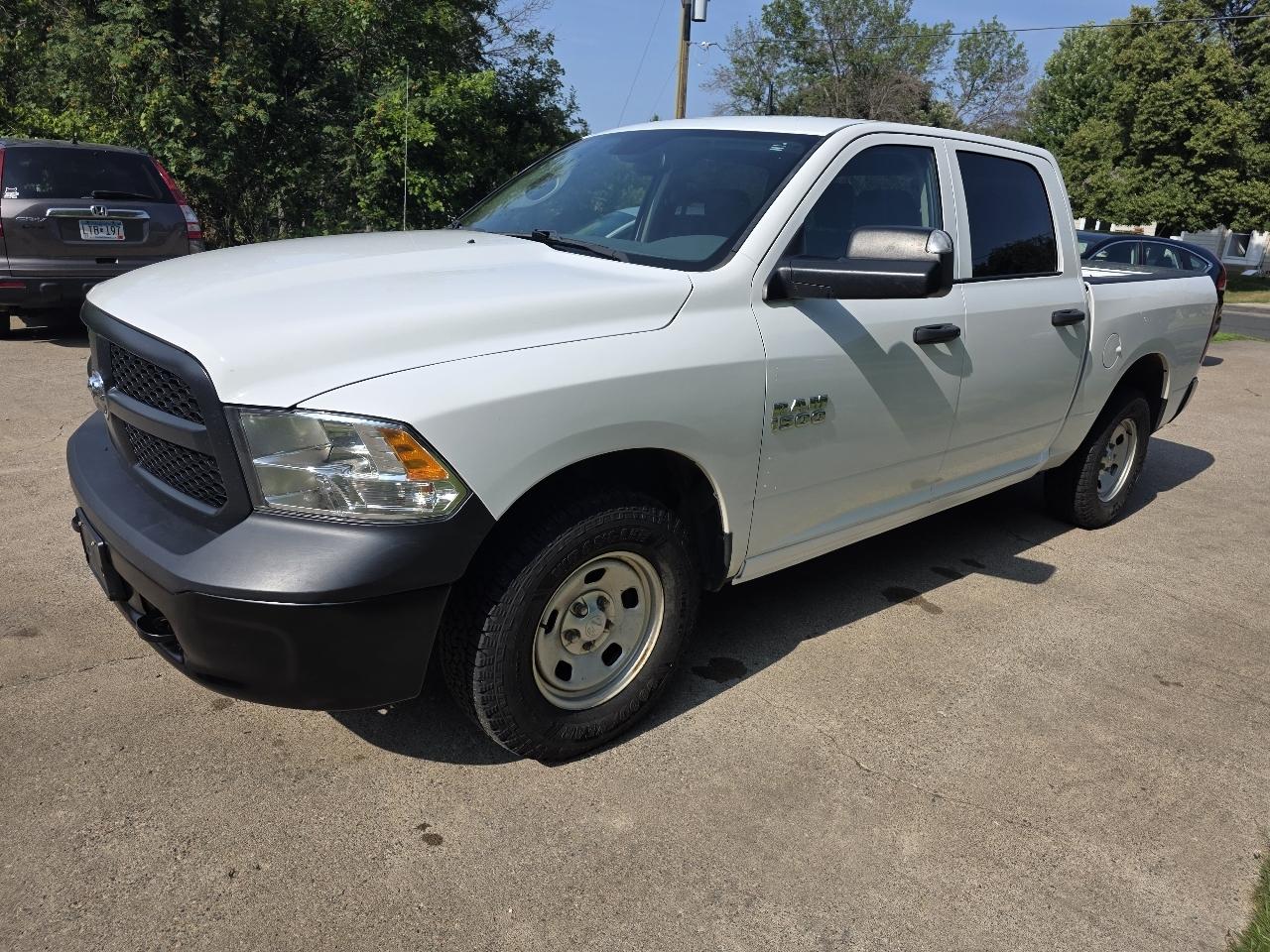 RAM 1500 4WD Crew Cab 140.5" Tradesman 2016