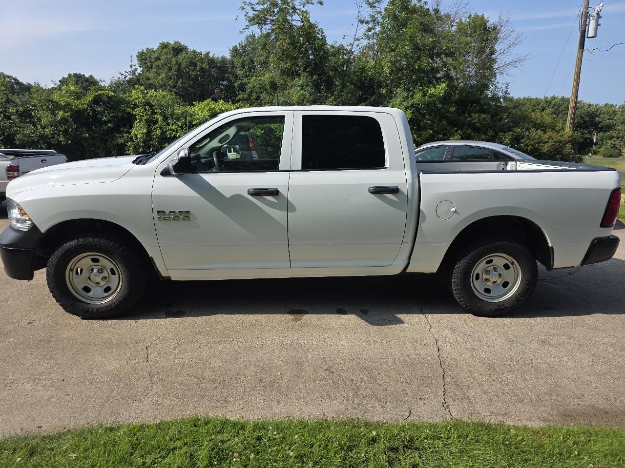 RAM 1500 4WD Crew Cab 140.5" Tradesman 2016