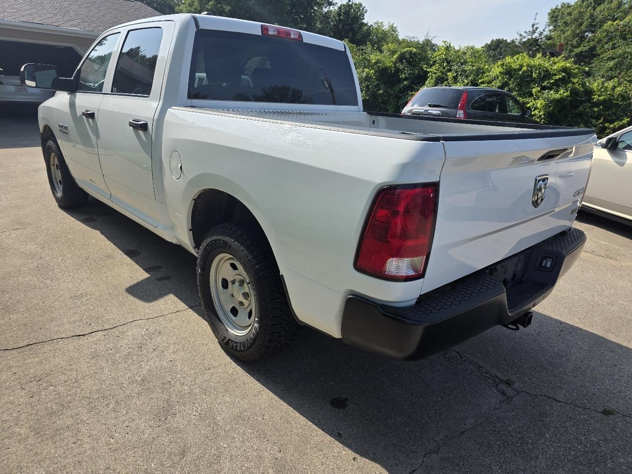 RAM 1500 4WD Crew Cab 140.5" Tradesman 2016