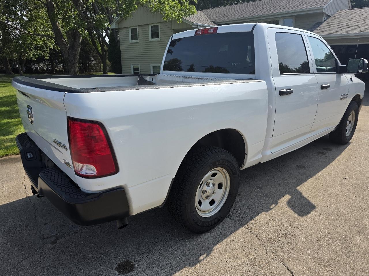 RAM 1500 4WD Crew Cab 140.5" Tradesman 2016