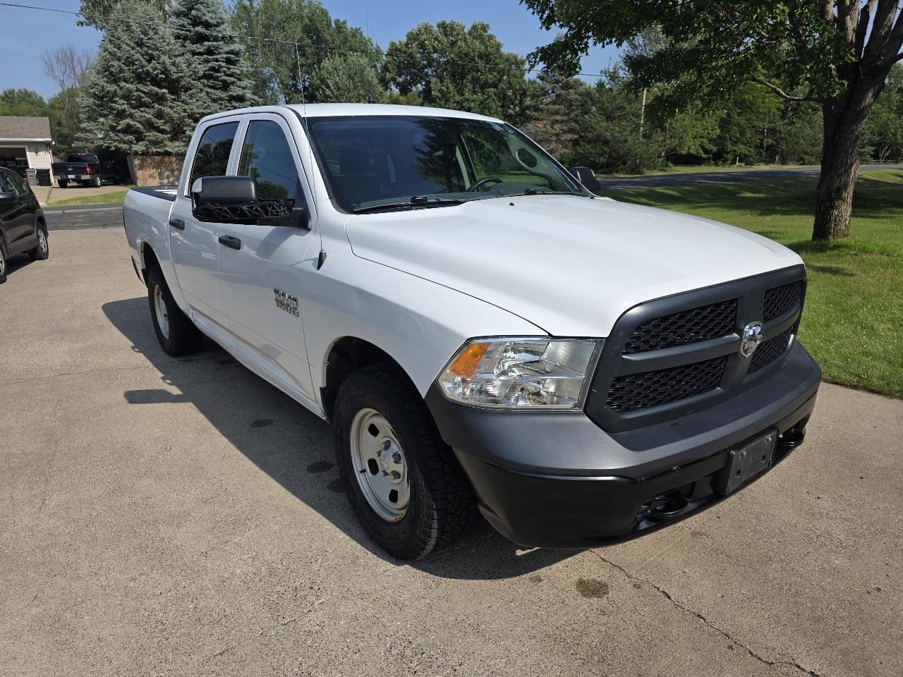 RAM 1500 4WD Crew Cab 140.5" Tradesman 2016