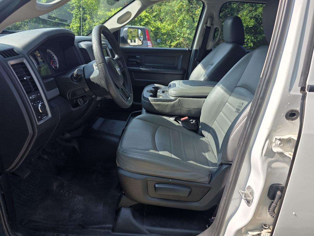 RAM 1500 4WD Crew Cab 140.5" Tradesman 2016