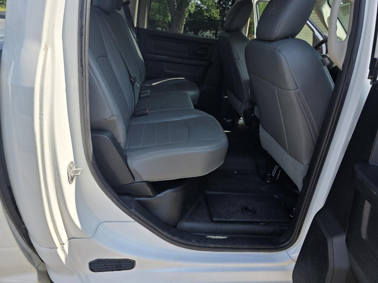RAM 1500 4WD Crew Cab 140.5" Tradesman 2016