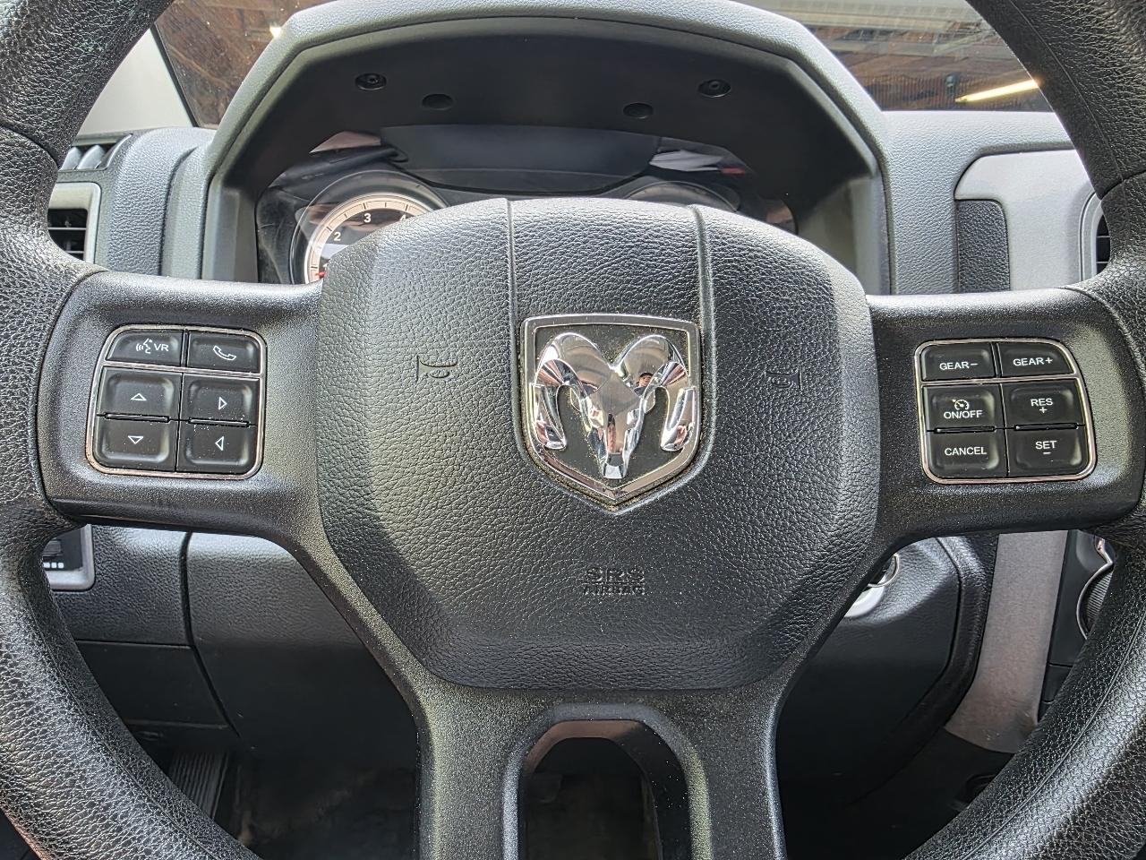 RAM 1500 4WD Crew Cab 140.5" Tradesman 2016
