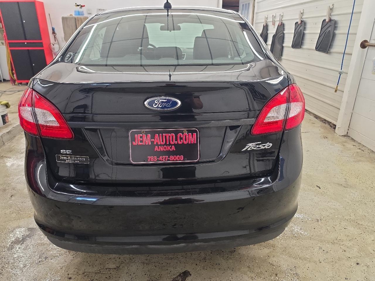 Ford Fiesta SE 2012
