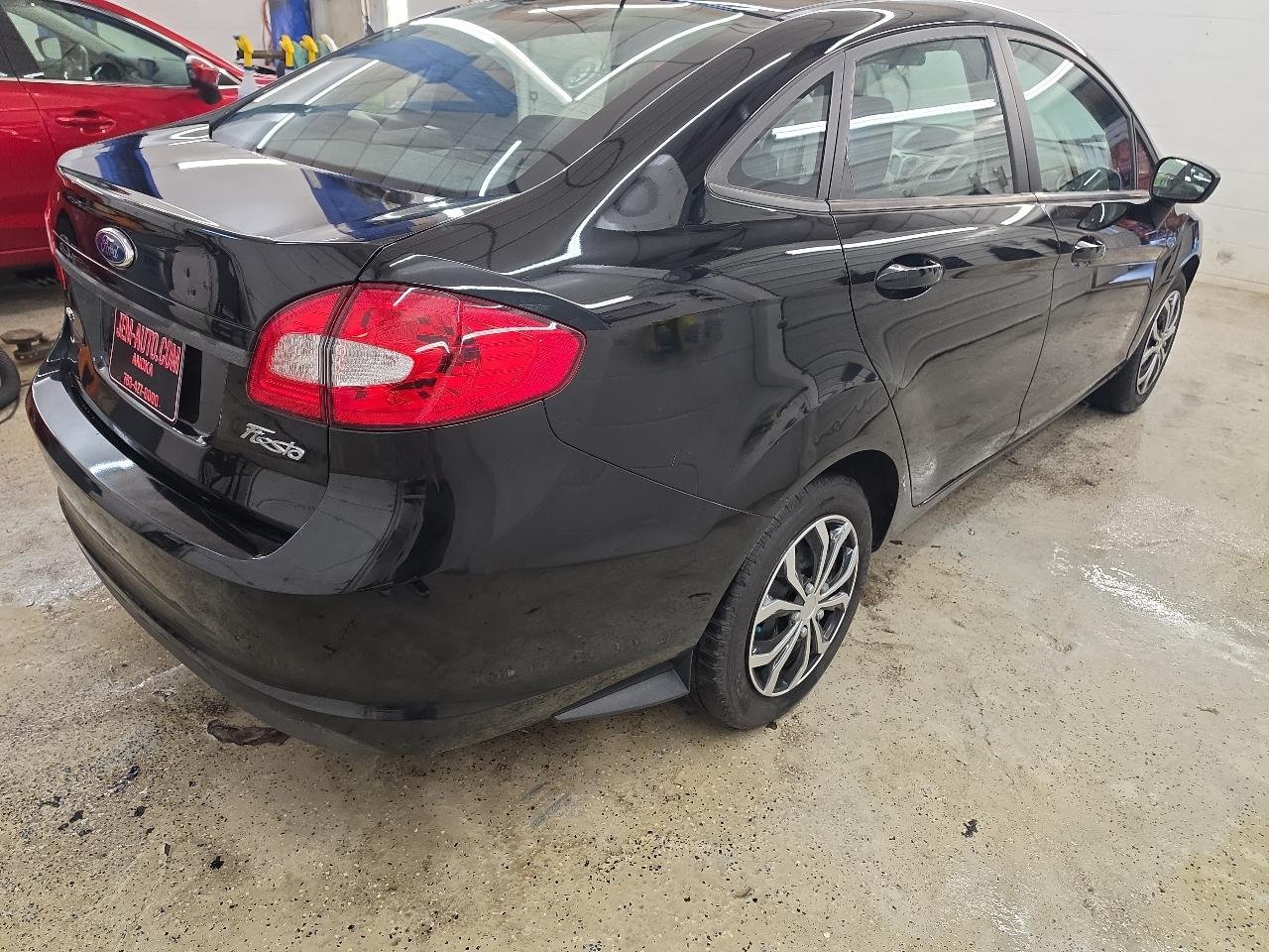 Ford Fiesta SE 2012