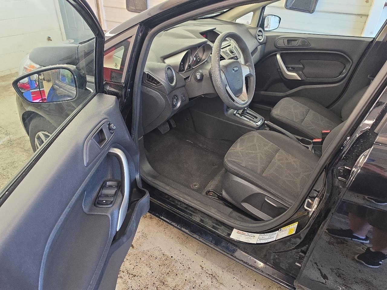 Ford Fiesta SE 2012