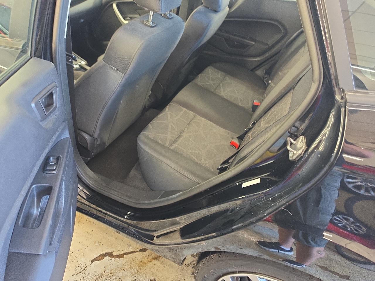 Ford Fiesta SE 2012