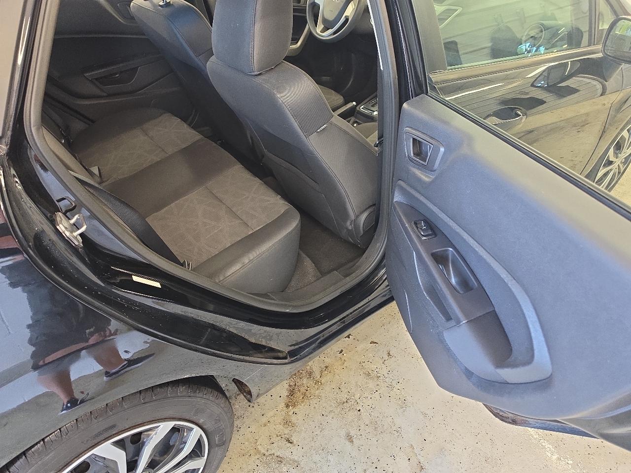 Ford Fiesta SE 2012