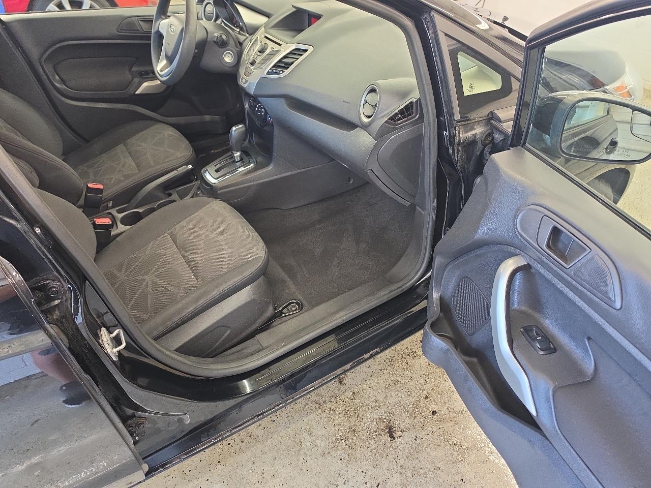 Ford Fiesta SE 2012